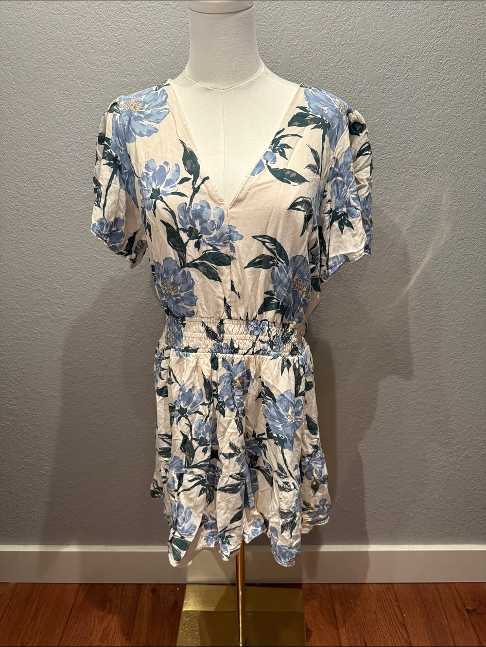 Abercrombie & Fitch Cream Floral V-Neck Short Sleeve Dress with Blue Flowers